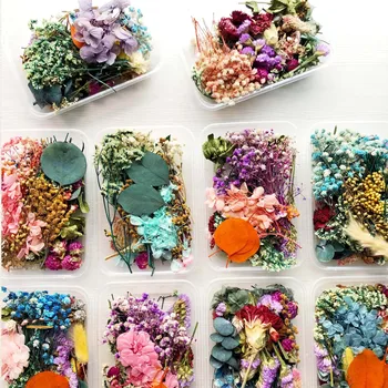 Vonná svíčka plovoucí květiny sušené květiny materiál fragmentární květina materiál, vzor květina hlavy, ruce, kapka lepidla DIY